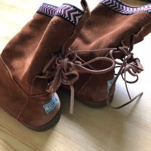 TOMS Nepal boots